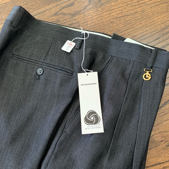 New Goldlion Men’s Suit Asia Sizing, around size 40 Canadian - Picture 14 of 16